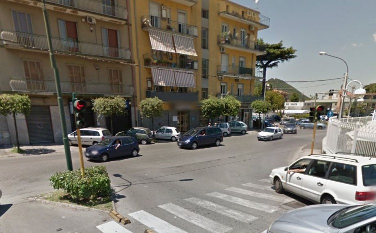 Cava: stendono il salumiere per rapinarlo, la moglie li mette in fuga - aSalerno.it