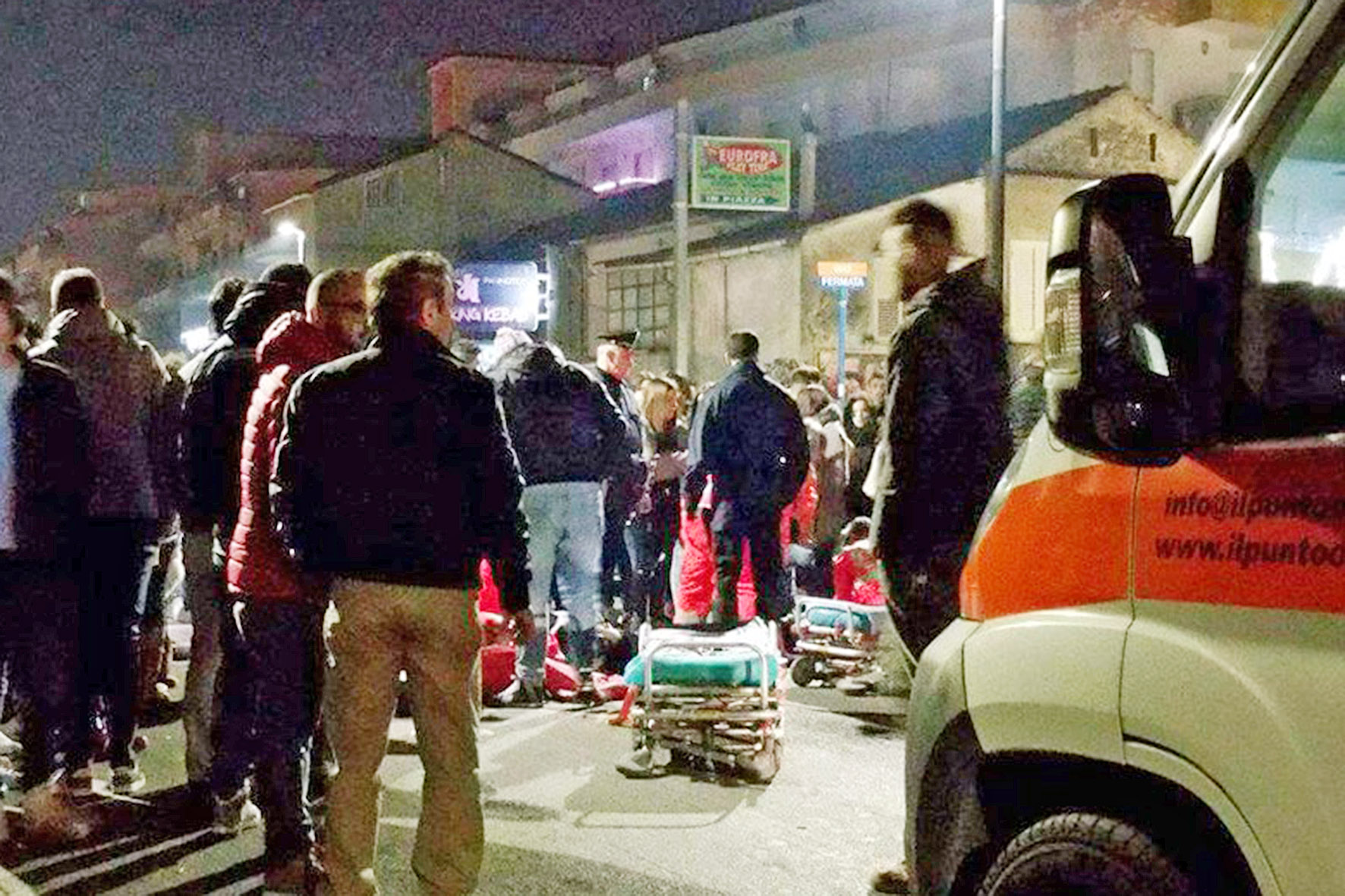 Paura a Mercato San Severino, due ragazze investite per strada