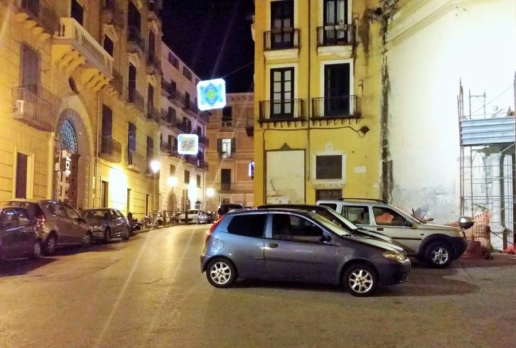 Largo Plebiscito, rabbia per il parcheggio selvaggio - aSalerno.it