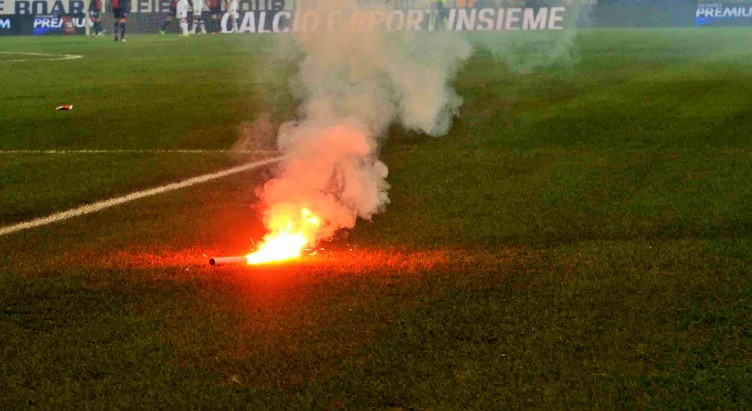 Ultras in possesso di fumogeno, assolto dal giudice: “Non è reato” - aSalerno.it