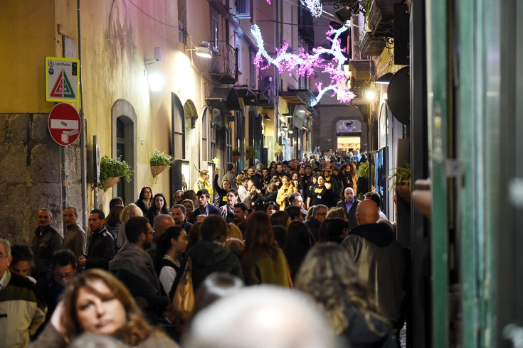 Musica alta e rifiuti, la rabbia dei residenti del centro storico - aSalerno.it