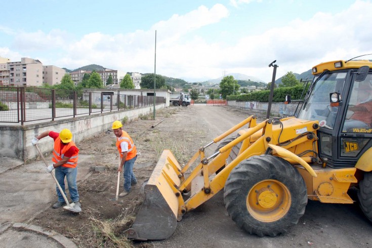 Riprendono i lavori per le opere pubbliche a Cava: scuole, strade e condotti idrici - aSalerno.it