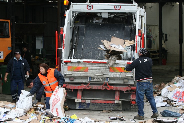 Docce guaste negli spogliatoi di Salerno Pulita: lavoratori costretti a lavarsi a casa - aSalerno.it