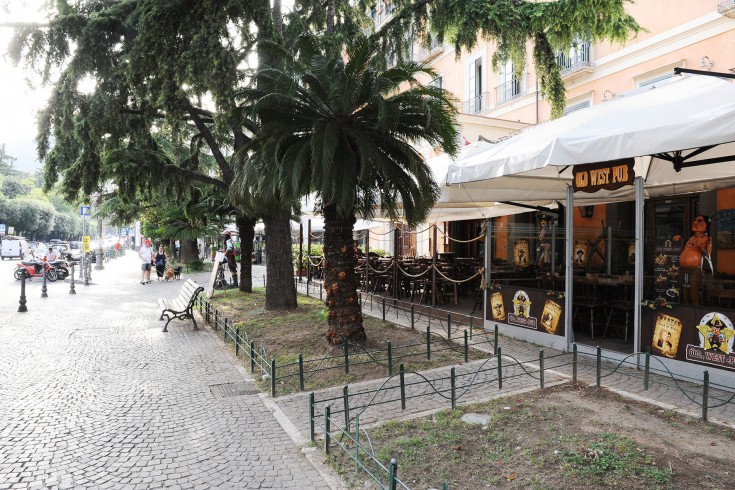 Disturbano i clienti di un bar in via Roma, denunciati 2 stranieri - aSalerno.it