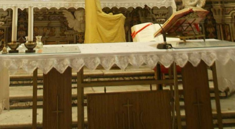 Mercato San Severino, il parroco durante l’omelia “bacchetta” i cafoni - aSalerno.it
