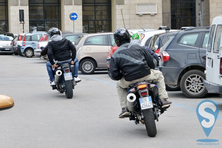 Vende hashish dalla finestra a due minorenni: arrestato giovane salernitano - aSalerno.it