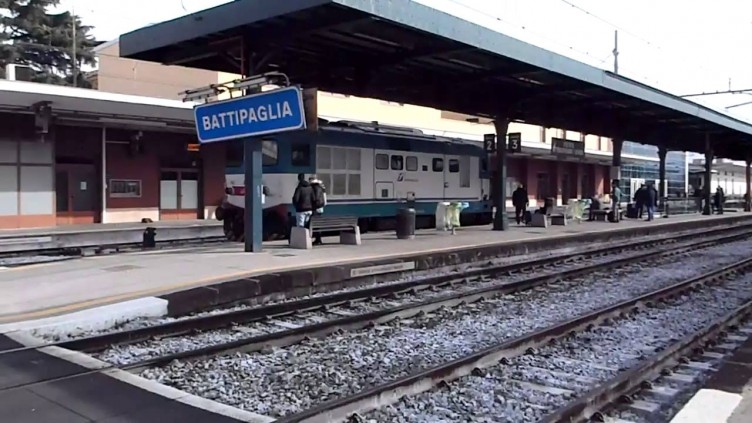 Battipaglia: migrante su un treno con una bombola di gpl, fermato dalla Polizia - aSalerno.it