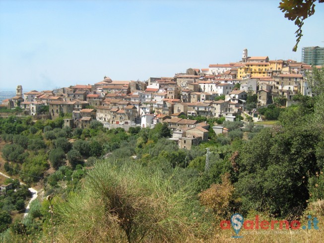 Picchia la moglie e poi aggredisce i Carabinieri armato di forbici, arrestato alla vigilia - aSalerno.it