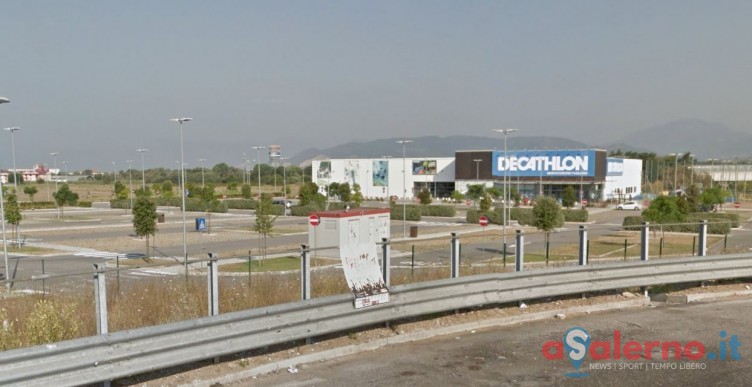 “Gare di moto e auto all’esterno della Decathlon” - aSalerno.it