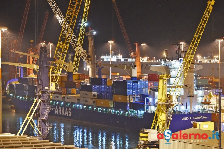 La prima nave carica di ecoballe è partita dal porto di Salerno - aSalerno.it