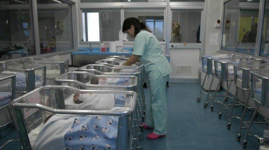Scambio di tutine tra 2 neonati semina il panico in una nota clinica di Salerno - aSalerno.it