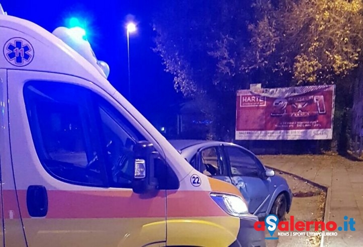 Si ribaltano con l’auto in via San Leonardo, trasportati al pronto soccorso – FOTO - aSalerno.it