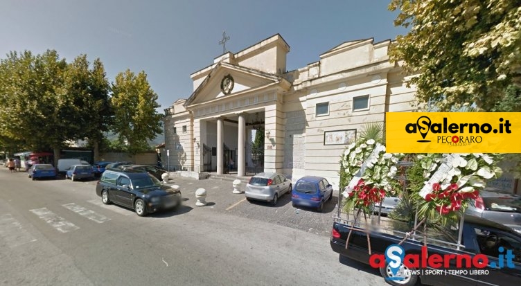 Sorpresa a Pagani, brindisi al cimitero: trovato spumante, resti di fuochi e fiori - aSalerno.it