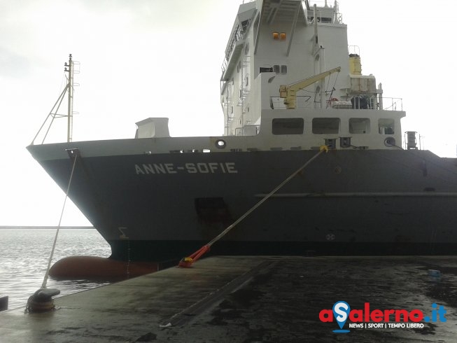 Sicurezza minima a bordo, fermata una nave nel Porto di Salerno - aSalerno.it