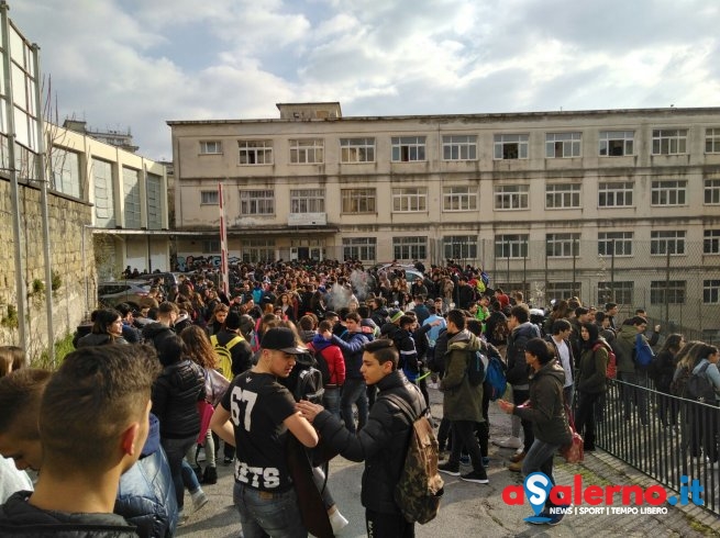 Protesta al Liceo Da Vinci: “prezzi per le gite troppo alti e atti pubblici nascosti” - aSalerno.it