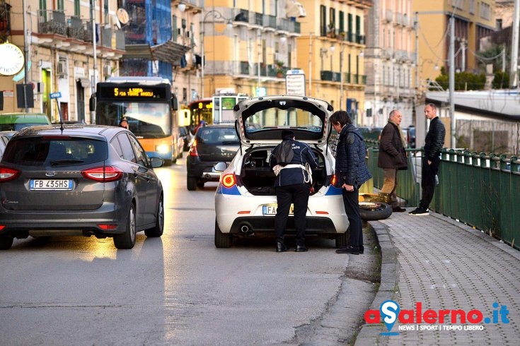 Cardiopatico accusa malore mentre guida e urta un camion in via Ligea - aSalerno.it