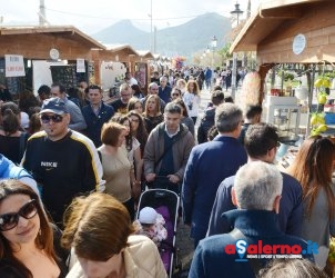 SAL - 17 04 2017 Salernoi Piazza della Concordia Stand europei foto Tamnopress