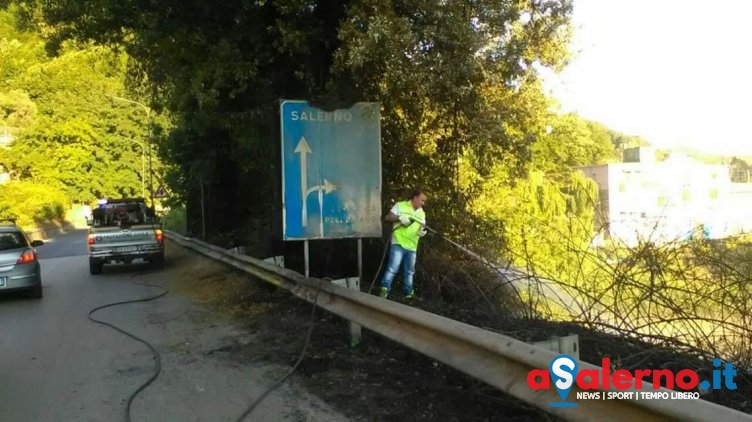 Baronissi, incendio ad Acquamela: interviene la Protezione Civile - aSalerno.it