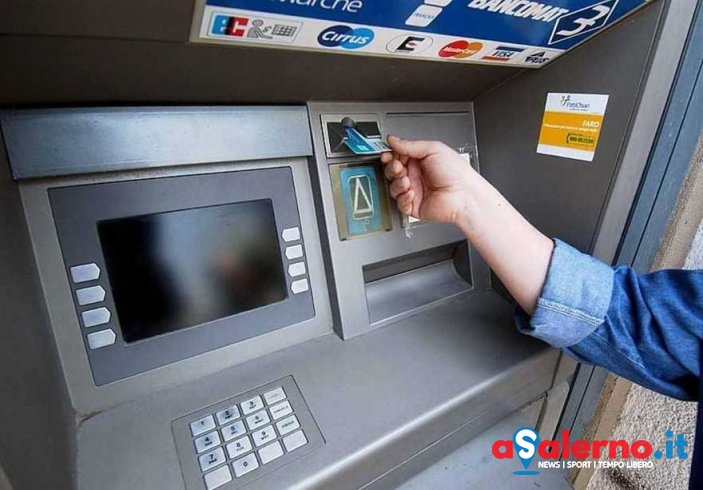 Bomba carta allo sportello bancomat: ladri rubano bottino - aSalerno.it