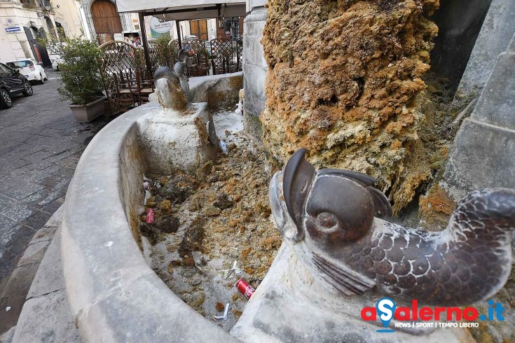 Quasi cinque secoli nel degrado: la Fontana dei Pesci ridotta così – FOTO - aSalerno.it