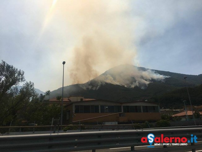 Incendio a Cava de’ Tirreni – LE FOTO - aSalerno.it