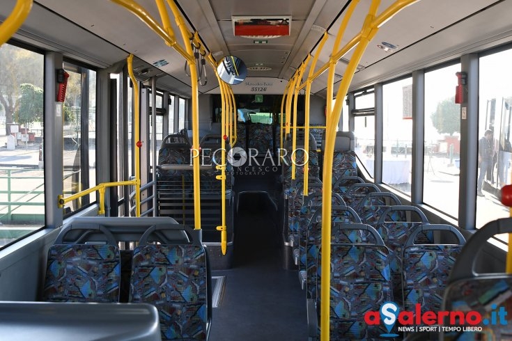 Chiede il biglietto sul bus, lei lo aggredisce: “controllore” in ospedale a Salerno - aSalerno.it