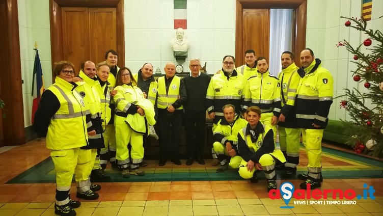 Brindisi di auguri al Comune con la Protezione Civile e gli Ispettori Ambientali - aSalerno.it