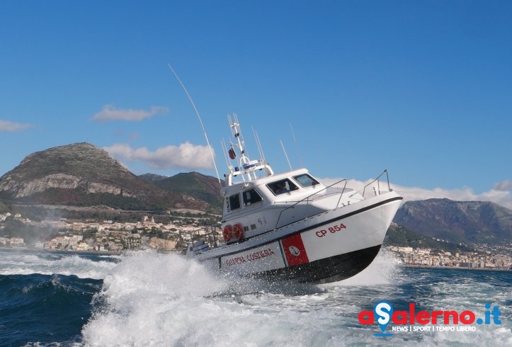 Indiano si sente male su nave mercantile a Salerno: soccorso dalla Guardia Costiera - aSalerno.it