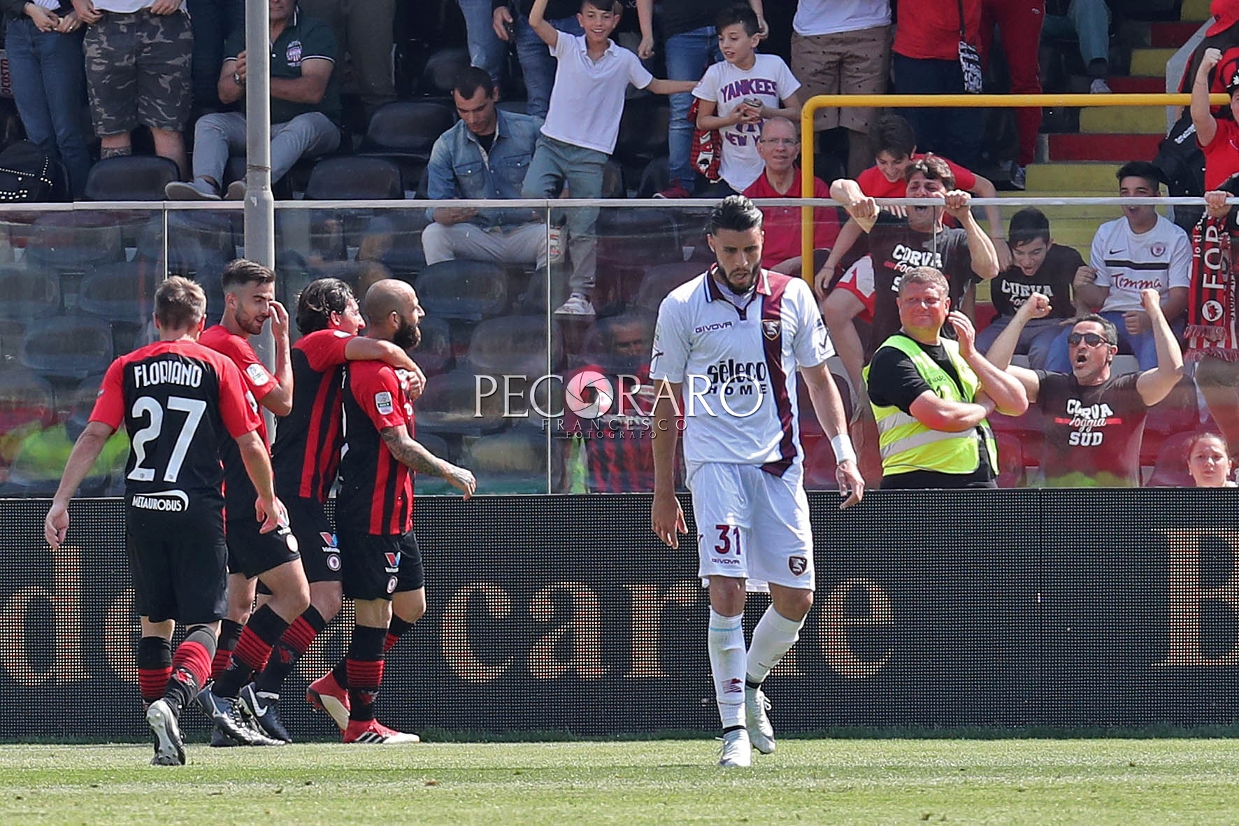 13 Esultanza Mazzeo+Delusione Salernitana