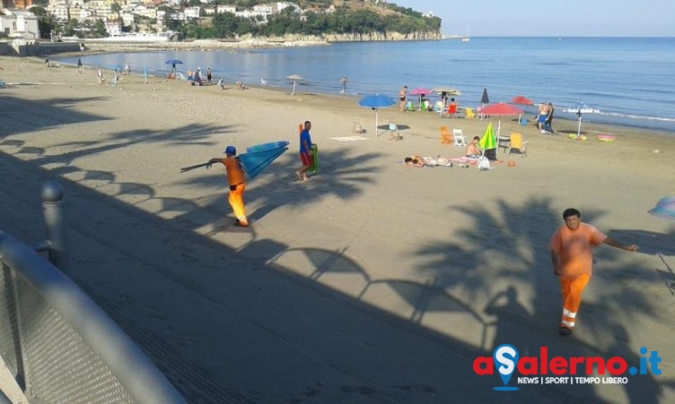 Sequestrati oltre 100 ombrelloni selvaggi sulle spiagge di Agropoli - aSalerno.it