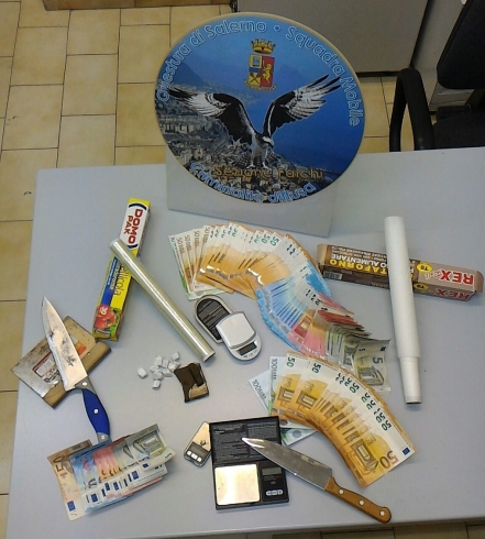 Blitz dei Falchi in via Calenda: bloccato 18enne, spacciava hashish - aSalerno.it