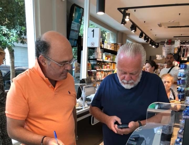 De Laurentiis a Salerno, sorpreso a fare la spesa a Torrione - aSalerno.it
