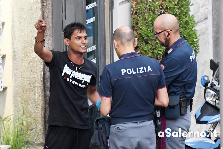 Piazza Portanova, arrestato il giovane pakistano – FOTO - aSalerno.it
