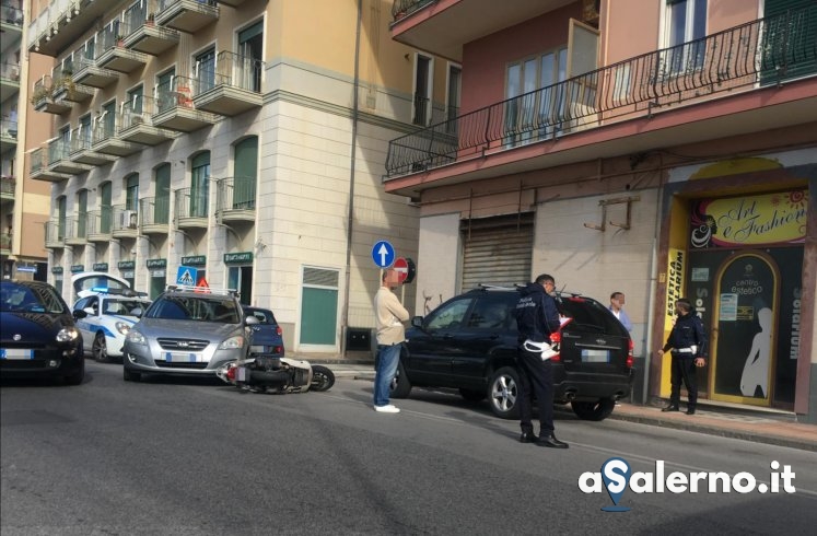 Lungomare Marconi, scontro tra auto e moto – FOTO - aSalerno.it