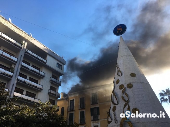 Nube nera su piazza Portanova - aSalerno.it