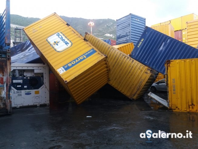 Tromba marina al porto di Salerno: cadono container, ci sono feriti - aSalerno.it