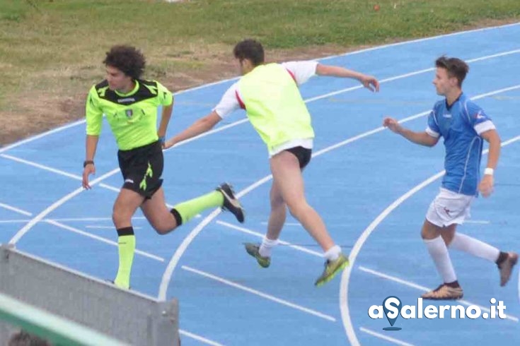 Calciatore colpisce l’arbitro con una testata, Daspo per cinque anni - aSalerno.it