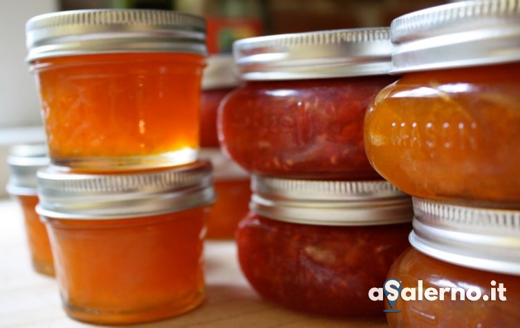 Salerno, la cucina delle aziende agricole usata per la produzione di miele, marmellate e salumi - aSalerno.it