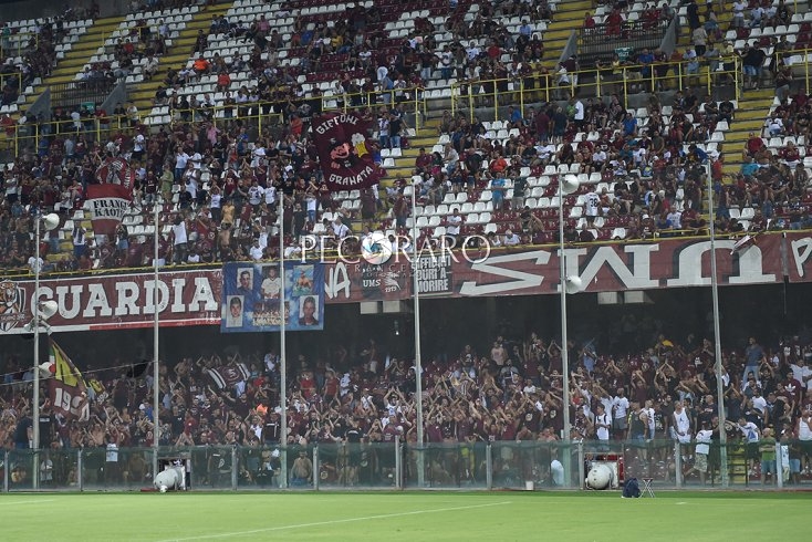 Abbonamenti, superate di poco le 2600 tessere: “persi” più di 1400 tifosi - aSalerno.it