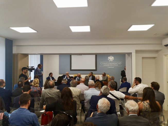 Commercio, trasporti e turismo: Confcommercio incontra De Luca - aSalerno.it