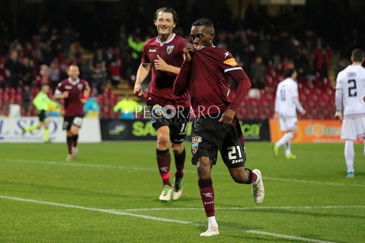 Salernitana, Lombardi e Akpa Akpro “cacciano” il Cosenza (2-1) - aSalerno.it