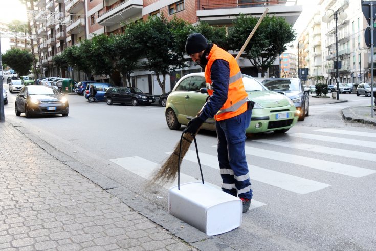 Raccolta rifiuti e spazzamento strade, servizi aggiuntivi durante Luci d’Artista - aSalerno.it
