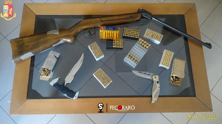Droga e armi detenute illegalmente, denunciato 65enne - aSalerno.it