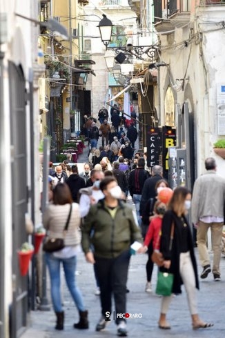 Confcommercio, luci spente per protesta contro il caro bollette - aSalerno.it