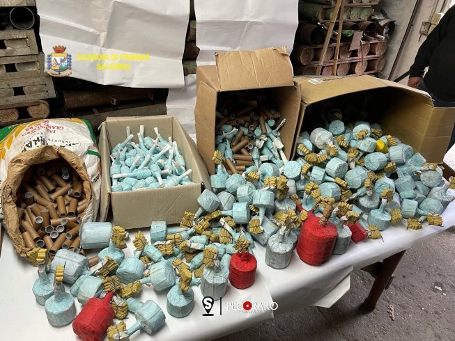 Maxi sequestro ad Angri, 2mila botti artigianali: più di 60 kg di materiale esplodente - aSalerno.it