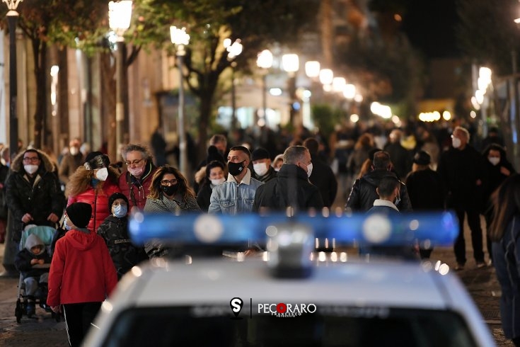 Senza mascherina, 19 verbali a Salerno - aSalerno.it