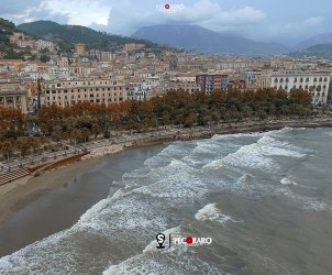 Salerno spiaggia santa teresa lungomare maltempo mare