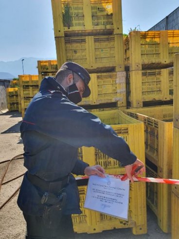 Rifiuti vicino lavorazione di pomodori, scatta il sequestro a Contursi - aSalerno.it