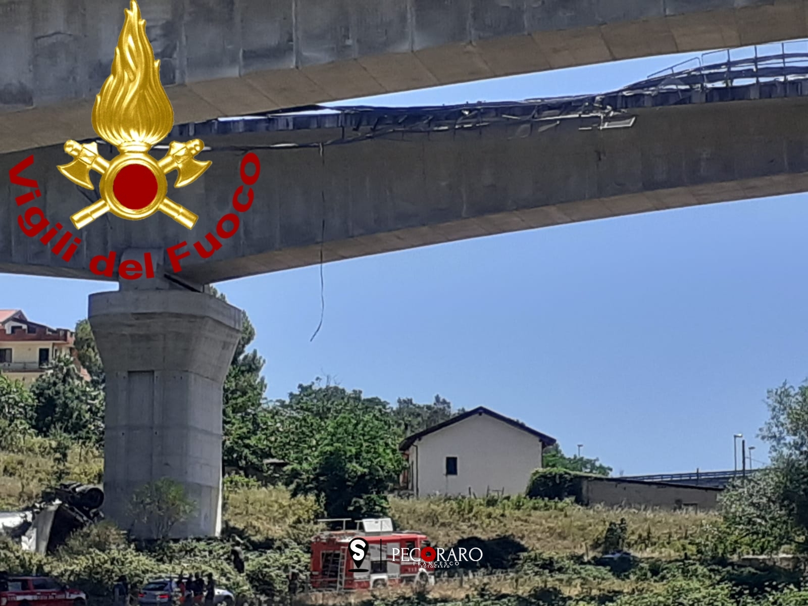 Tragedia a Campagna, tir precipita dal viadotto due morti