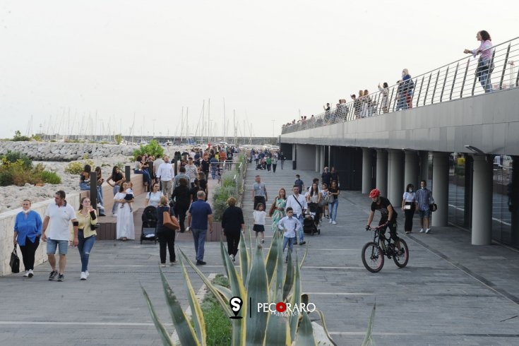 Novità per Piazza della Libertà, firmati i contratti preliminari di locazione dei locali commerciali - aSalerno.it